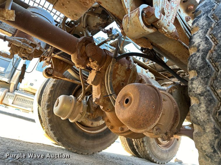 image for item LK9607 1991 White GMC  semi truck