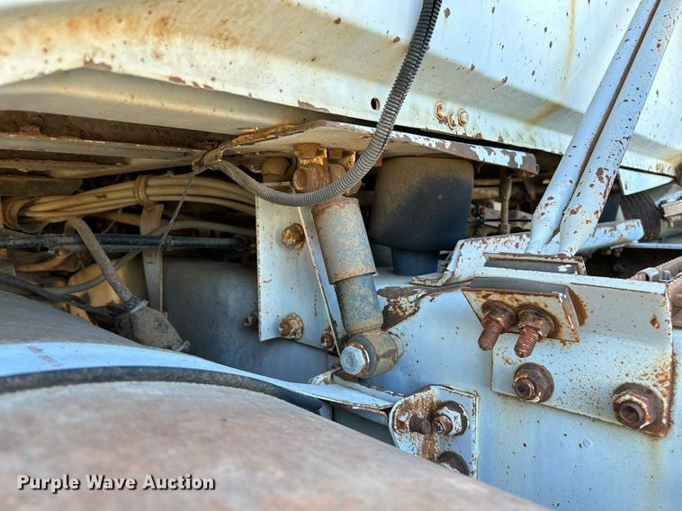 image for item LK9607 1991 White GMC  semi truck