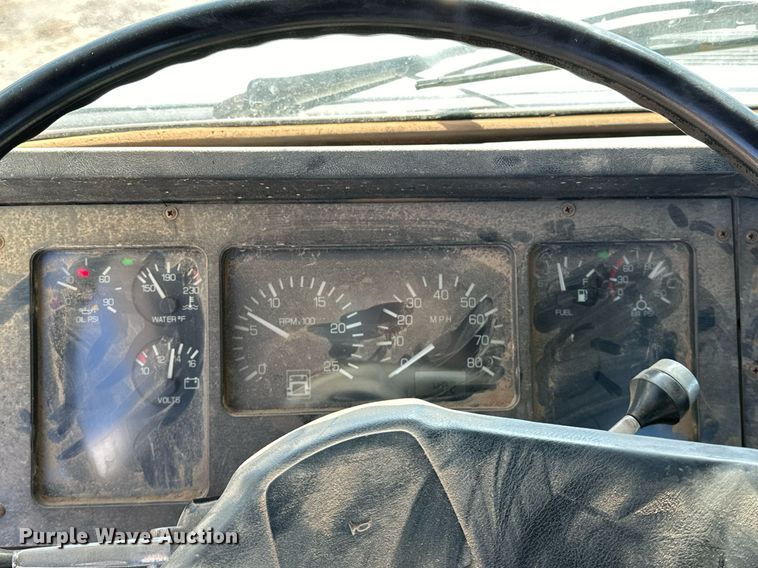 image for item LK9607 1991 White GMC  semi truck