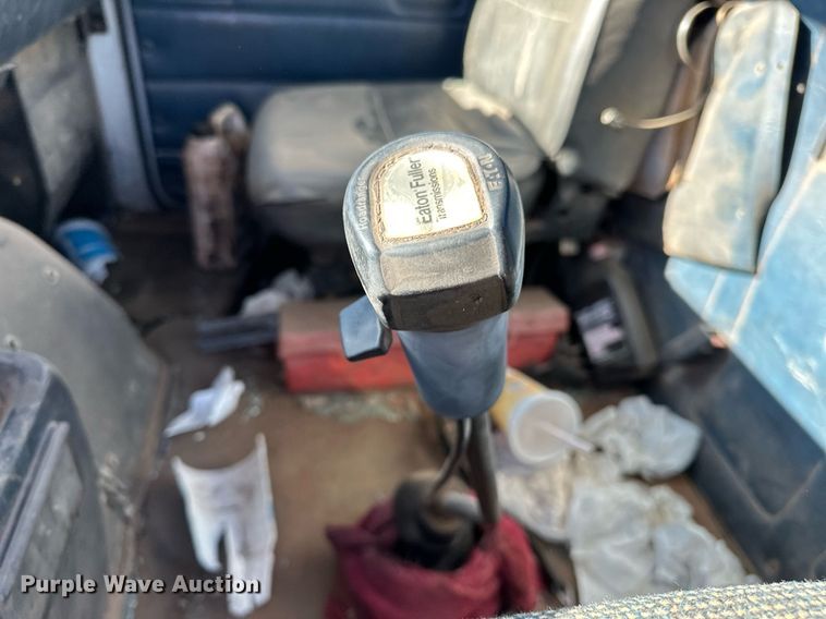 image for item LK9607 1991 White GMC  semi truck