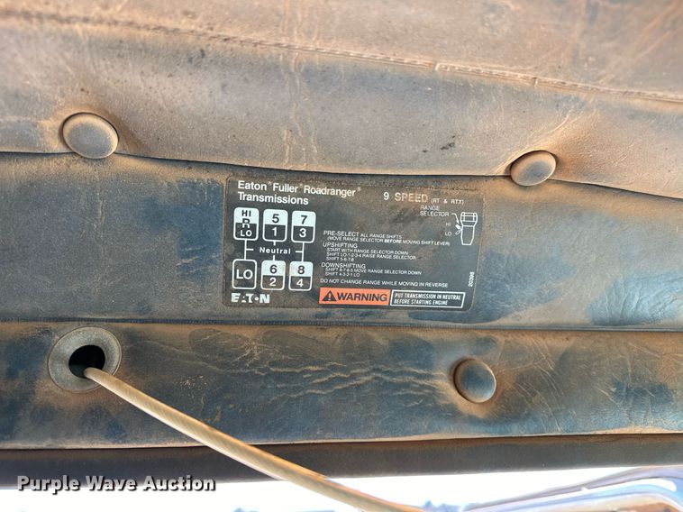 image for item LK9607 1991 White GMC  semi truck