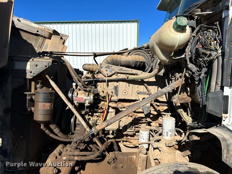 image for item LK9607 1991 White GMC  semi truck