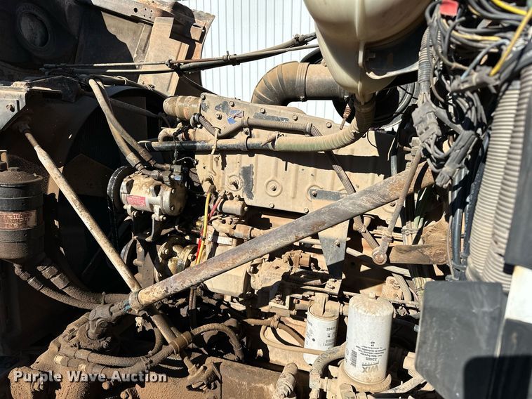 image for item LK9607 1991 White GMC  semi truck