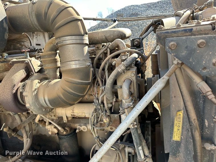 image for item LK9607 1991 White GMC  semi truck