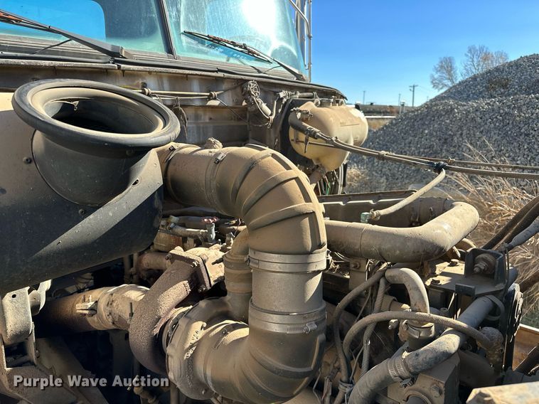 image for item LK9607 1991 White GMC  semi truck