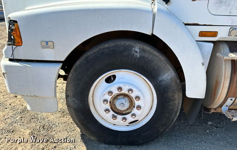 image for item LK9607 1991 White GMC  semi truck