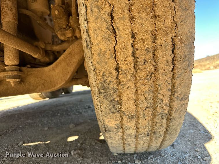 image for item LK9607 1991 White GMC  semi truck