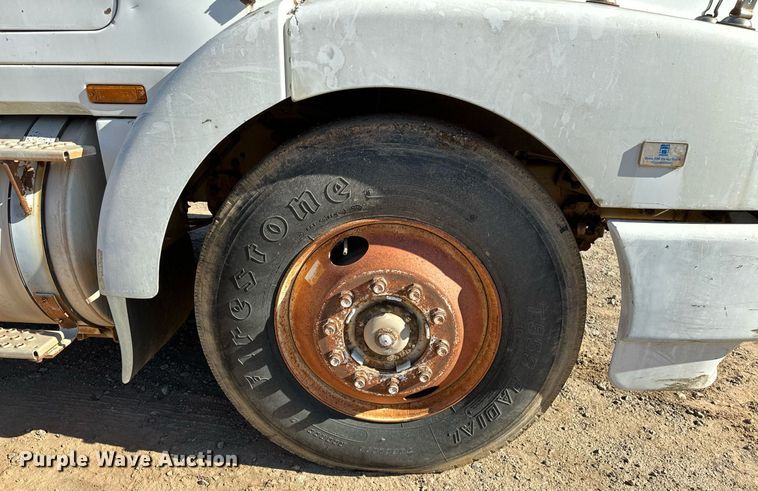 image for item LK9607 1991 White GMC  semi truck