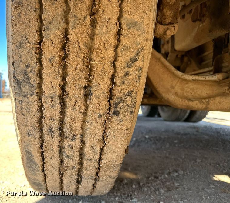 image for item LK9607 1991 White GMC  semi truck