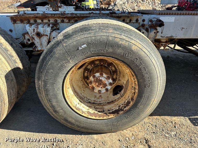 image for item LK9607 1991 White GMC  semi truck