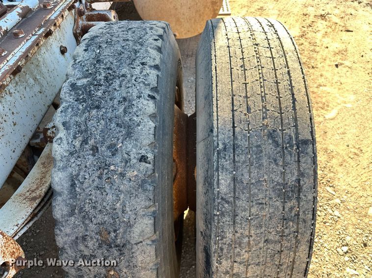 image for item LK9607 1991 White GMC  semi truck