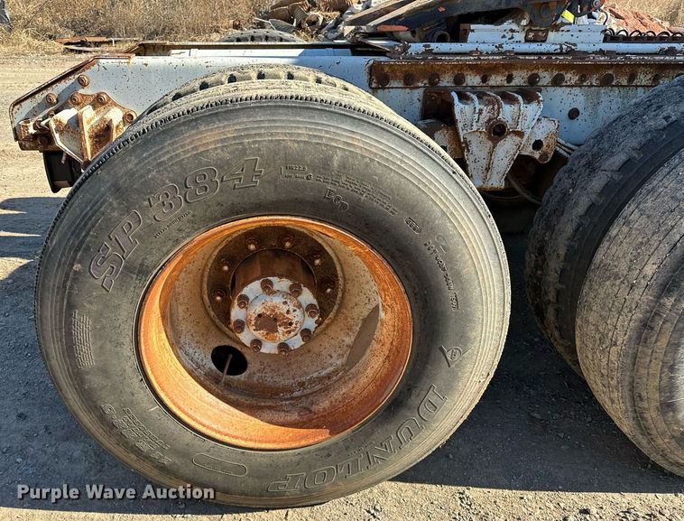 image for item LK9607 1991 White GMC  semi truck