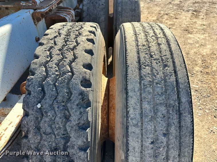 image for item LK9607 1991 White GMC  semi truck