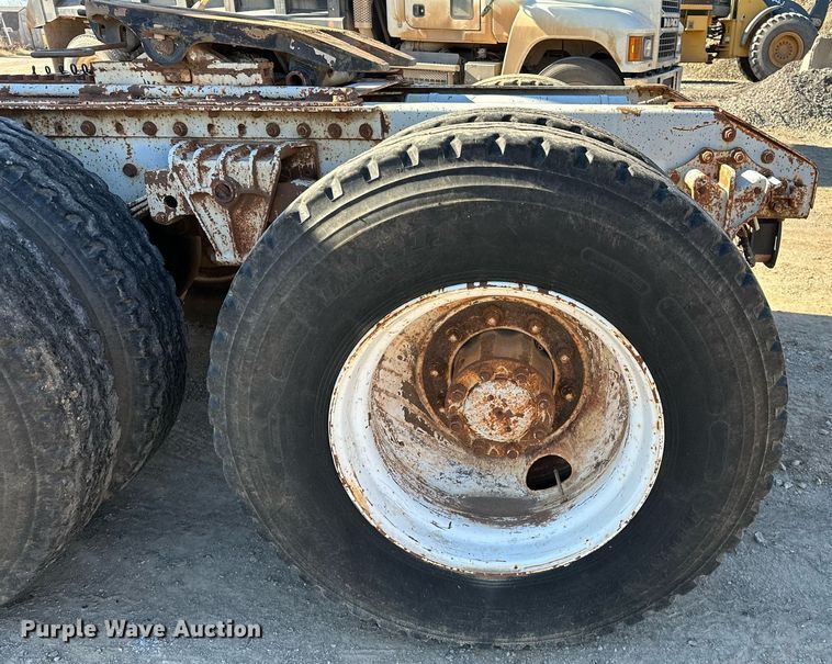 image for item LK9607 1991 White GMC  semi truck