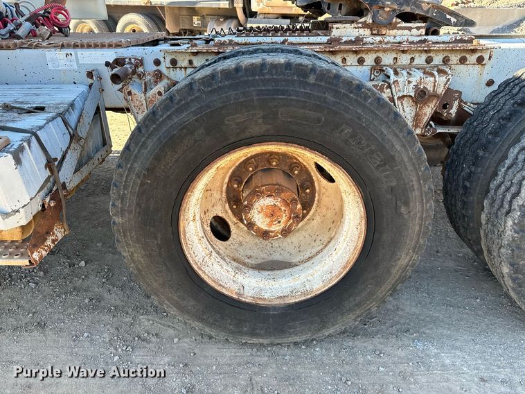 image for item LK9607 1991 White GMC  semi truck