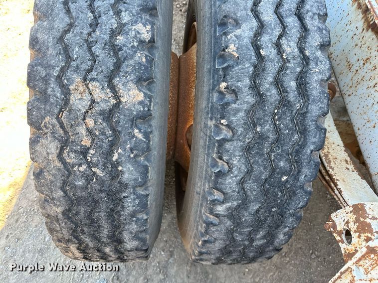 image for item LK9607 1991 White GMC  semi truck