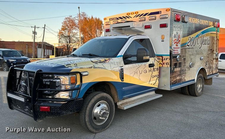 image for item LK9608 2020 Ford F350 Super Duty  ambulance