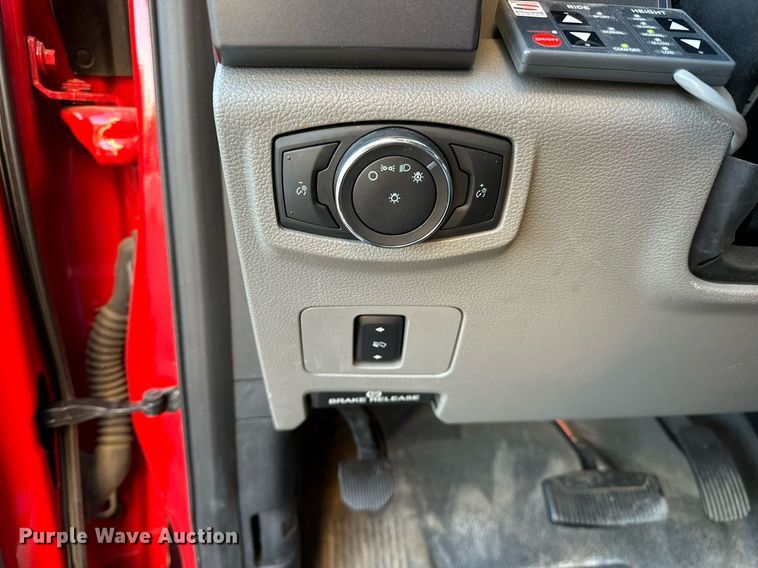 image for item LK9608 2020 Ford F350 Super Duty  ambulance