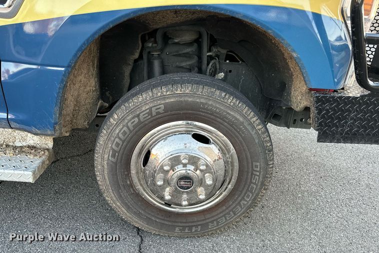 image for item LK9608 2020 Ford F350 Super Duty  ambulance