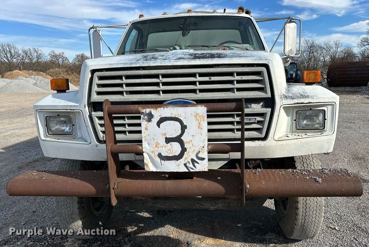 image for item LK9609 1993 Ford F700  oil distributor truck