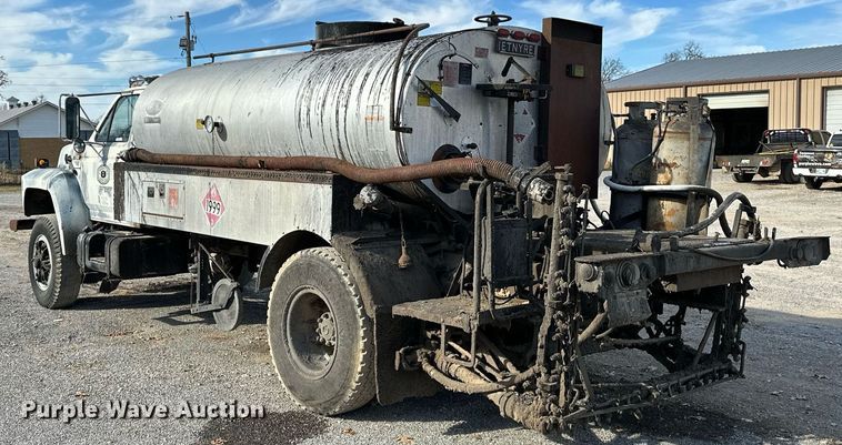 image for item LK9609 1993 Ford F700  oil distributor truck