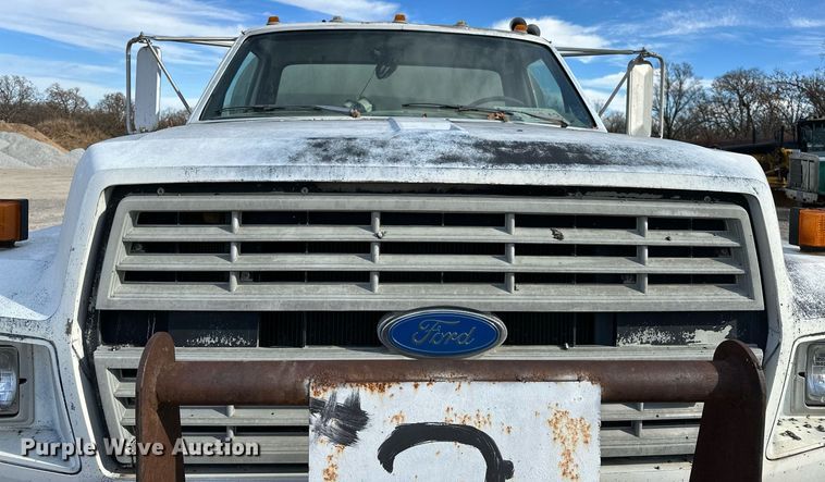 image for item LK9609 1993 Ford F700  oil distributor truck