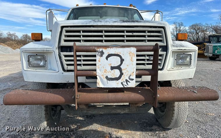 image for item LK9609 1993 Ford F700  oil distributor truck