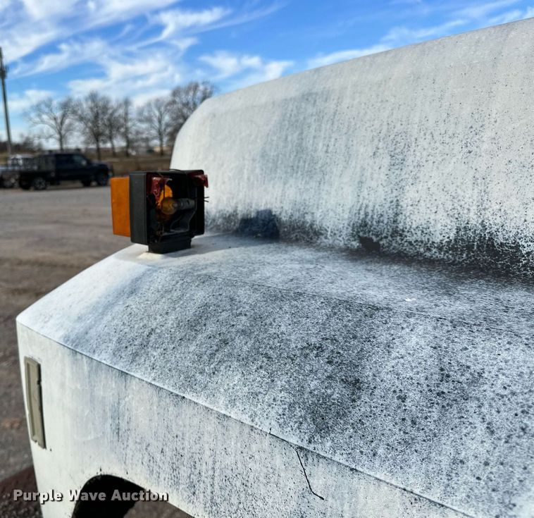 image for item LK9609 1993 Ford F700  oil distributor truck