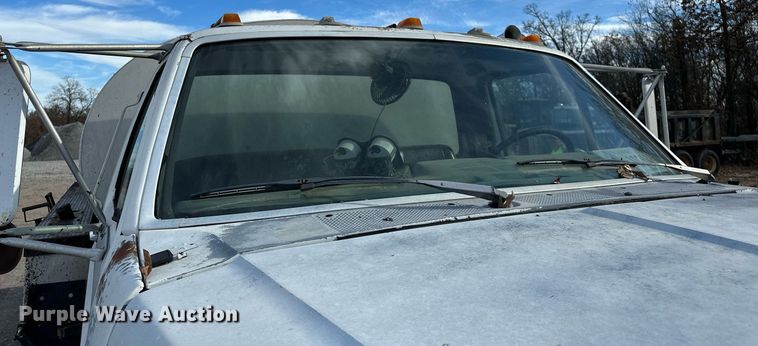 image for item LK9609 1993 Ford F700  oil distributor truck