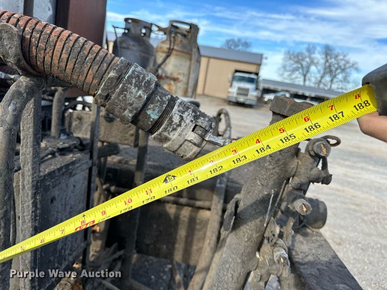 image for item LK9609 1993 Ford F700  oil distributor truck