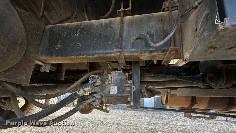 image for item LK9609 1993 Ford F700  oil distributor truck