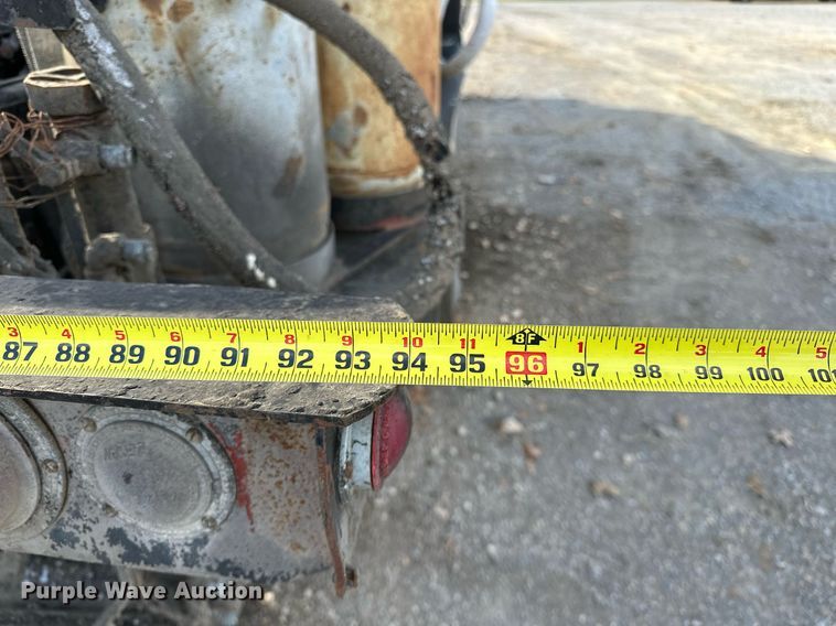 image for item LK9609 1993 Ford F700  oil distributor truck