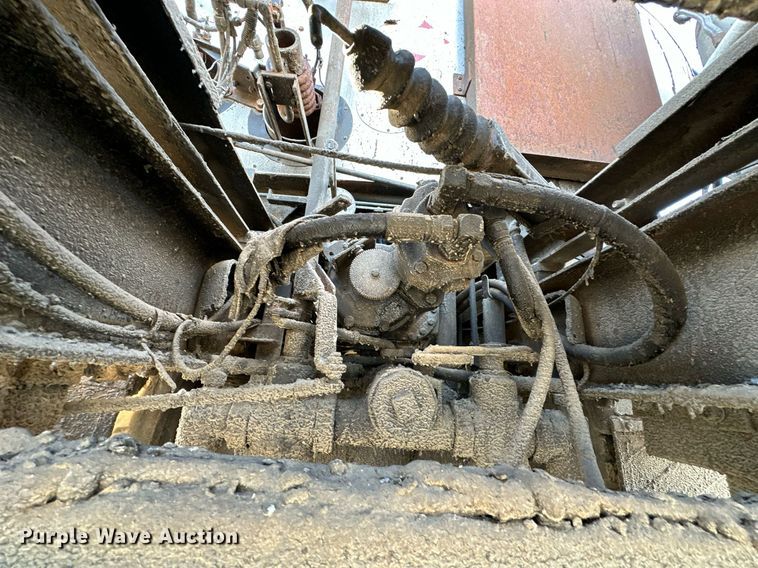 image for item LK9609 1993 Ford F700  oil distributor truck