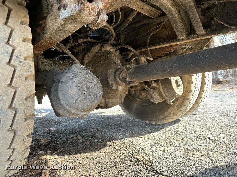 image for item LK9609 1993 Ford F700  oil distributor truck