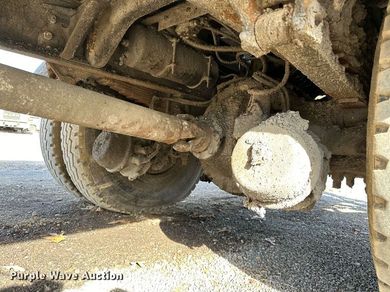 image for item LK9609 1993 Ford F700  oil distributor truck