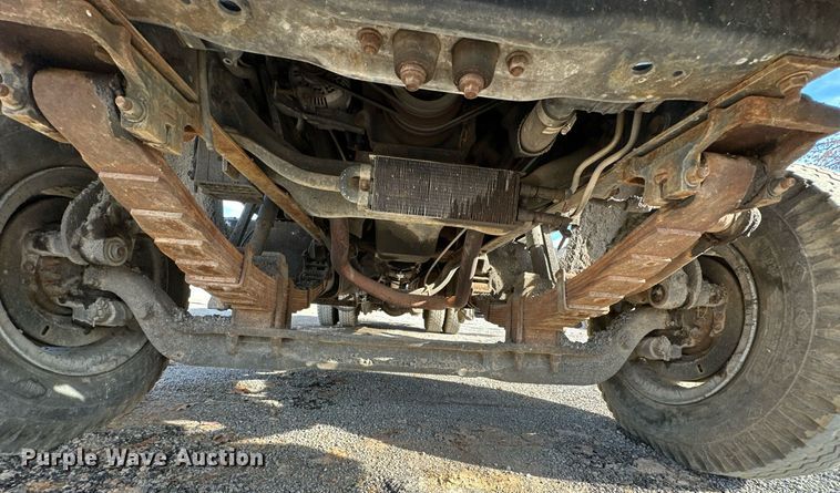 image for item LK9609 1993 Ford F700  oil distributor truck