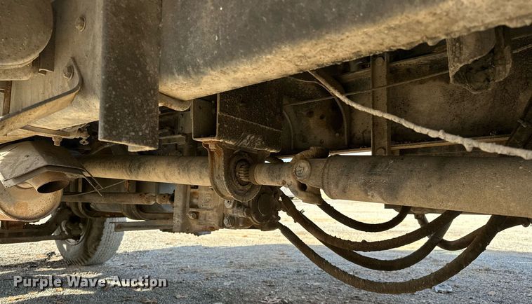 image for item LK9609 1993 Ford F700  oil distributor truck