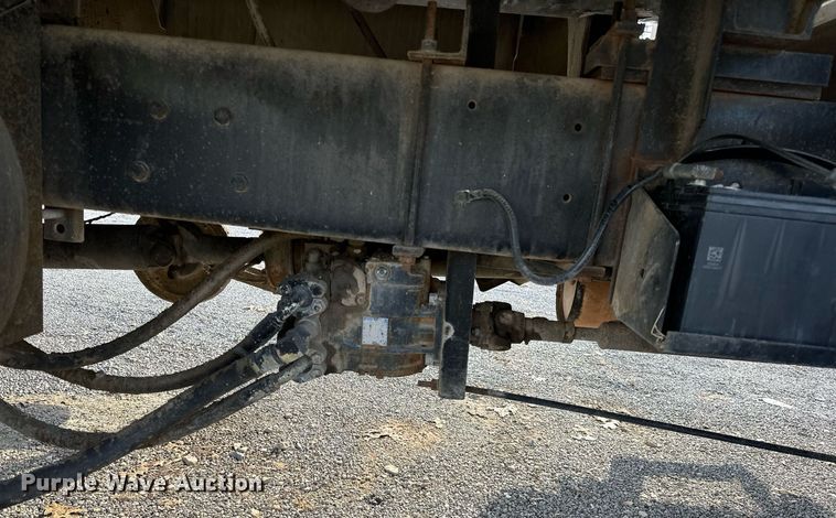 image for item LK9609 1993 Ford F700  oil distributor truck