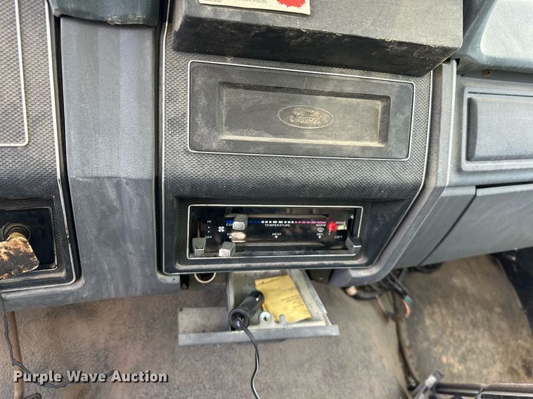 image for item LK9609 1993 Ford F700  oil distributor truck