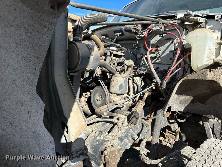 image for item LK9609 1993 Ford F700  oil distributor truck