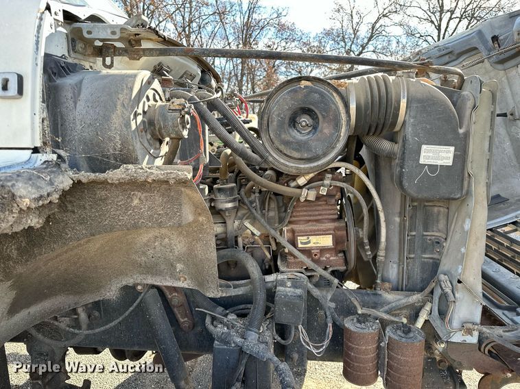 image for item LK9609 1993 Ford F700  oil distributor truck