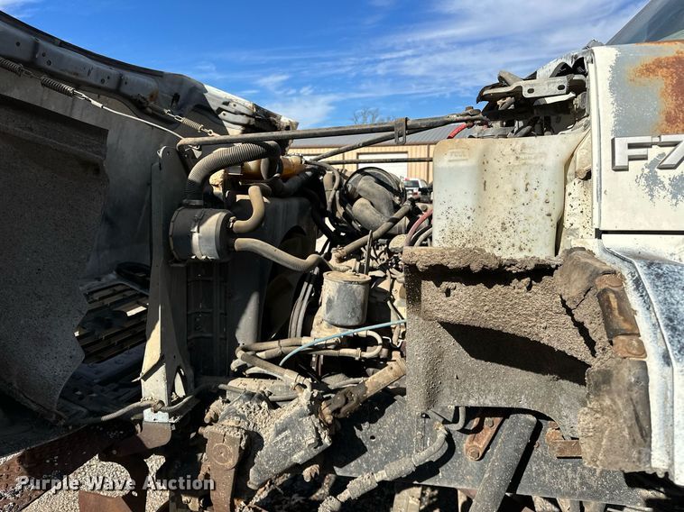 image for item LK9609 1993 Ford F700  oil distributor truck