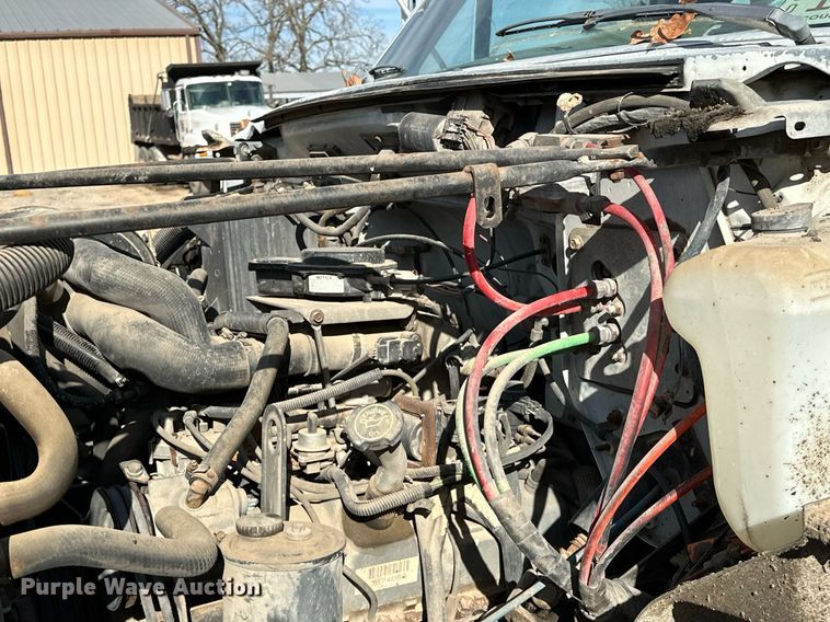 image for item LK9609 1993 Ford F700  oil distributor truck