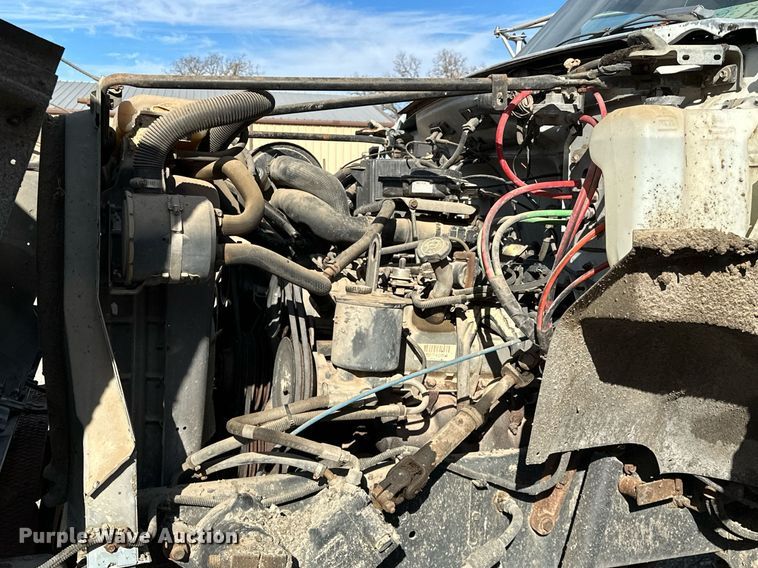 image for item LK9609 1993 Ford F700  oil distributor truck