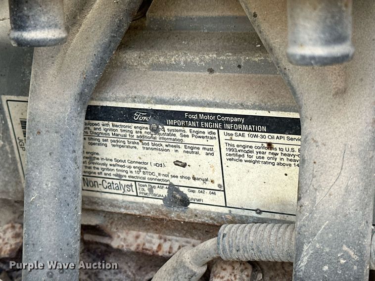 image for item LK9609 1993 Ford F700  oil distributor truck