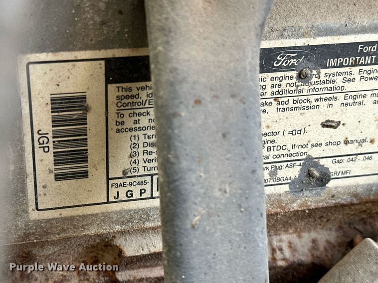 image for item LK9609 1993 Ford F700  oil distributor truck