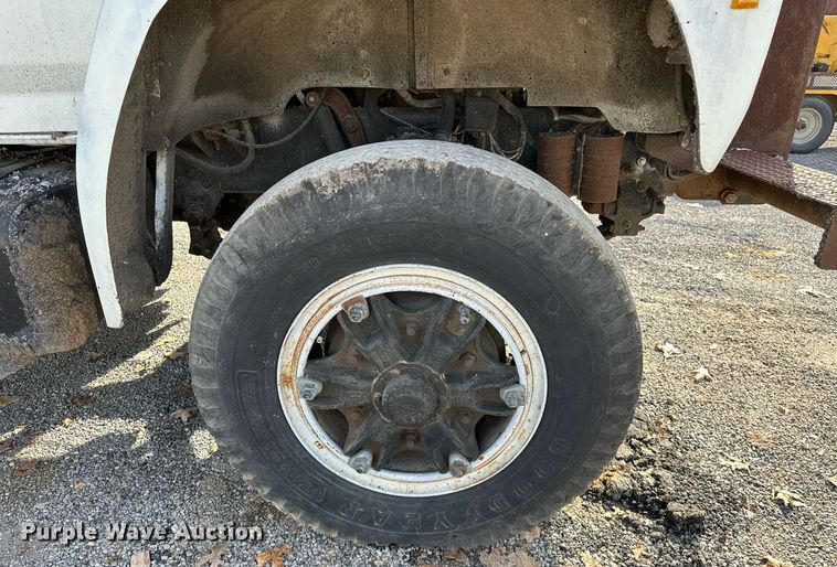 image for item LK9609 1993 Ford F700  oil distributor truck