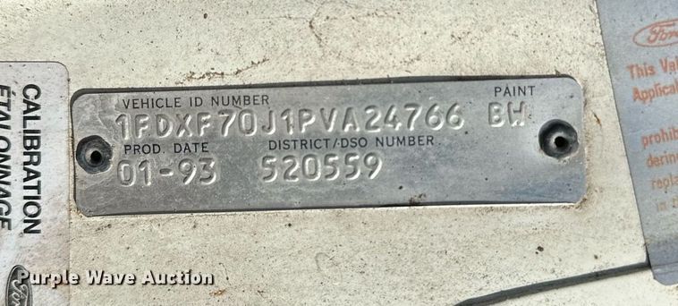 image for item LK9609 1993 Ford F700  oil distributor truck