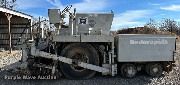 image for item LK9610 Cedarapids CR431  paver