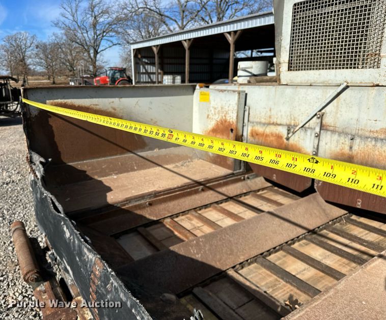 image for item LK9610 Cedarapids CR431  paver